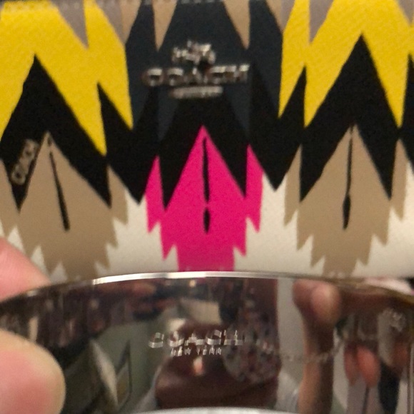 Beautiful Coach wristlet and matching Coach bracelet - Picture 6 of 13